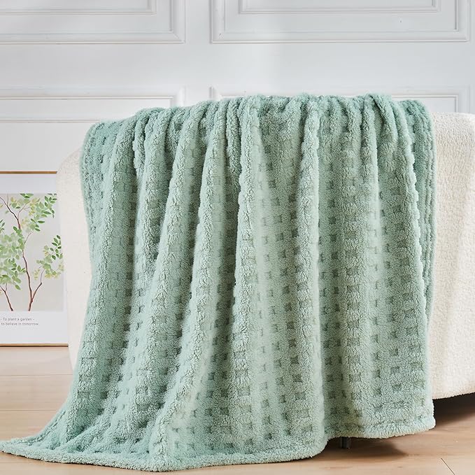 NEWCOSPLAY Super Soft Twin Blanket Green Premium Silky Flannel Fleece 3D Waffle Checkered Lightweight Bed Blanket All Season Use (New Sage Green, Twin(60"x80"))