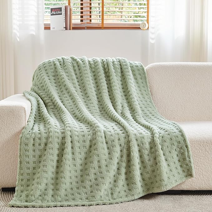NEWCOSPLAY Super Soft King Blanket Green Premium Silky Flannel Fleece 3D Waffle Checkered Lightweight Bed Blanket All Season Use (Sage Green, King(90"x110"))