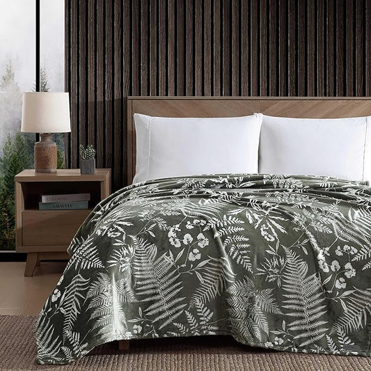 Eddie Bauer - Full/Queen Blanket, Ultra Plush Bedding, Lightweight Home Decor for All Seasons (Fern Garden Green, Full/Queen)